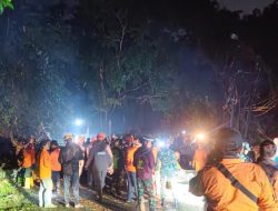 Longsor Di Tebing Lembah Koi Cipanas Mengakibatkan Arus Lalulintas Arah Jakarta Macet Total Beberapa Jam