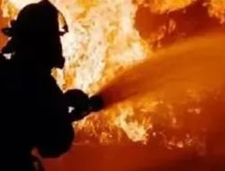 Di Duga Arus Pendek Listrik Ruko Bahan Bangunan Di Cianjur Ludes Terbakar