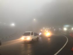 Waspada Bagi Pemudik Jalur Puncak Di Selimuti Kabut Tebal Jarak Pandang Sangat Terbatas