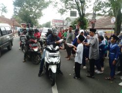 Momen Kebersamaan dan Kepedulian Sosial SDN Ibu Dewi 2 Cianjur:Santunan Anak Yatim dan Berbagi Takjil Gratis