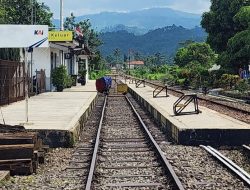 Potret Stasiun Cibeber,Cianjur Yang Masih Di Manfaatkan Masyarakat Untuk Bepergian