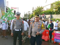 Polsek Cianjur Kota Melaksanakan Pam Aksi Solidaritas Palestina Di Bundaran Citimall