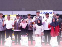 TNI-POLRI Kompak Serahkan Bantuan Pangan,Kapolda Jabar: Ini Bentuk Kepedulian Nyata