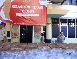 Kado Spesial Kemerdekaan,Polda Jabar Bagikan Minyak Goreng Gratis